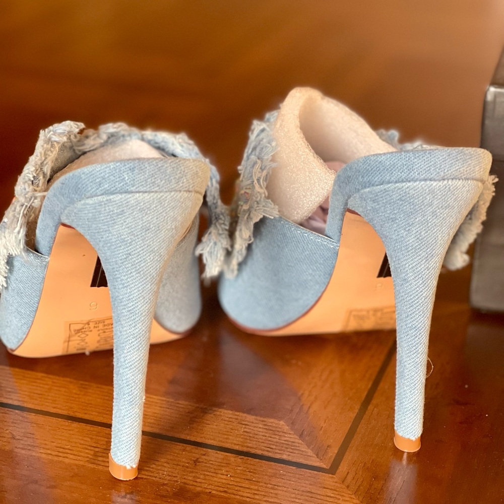 NIB AZALEA WANG ALAYA EMBELLISHED BUTTERFLY STILETTO IN WASHED DENIM SIZE 6 - Picture 15 of 17